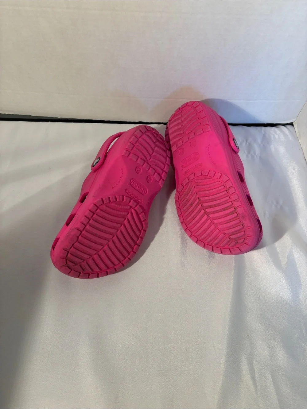 CROCS Kids Classic Clog in Bright Pink